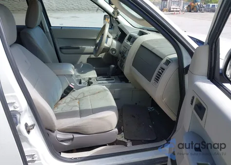 2011 Ford Escape Xlt z USA, uszkodzony, nr VIN 1FMCU9D77BKB28199